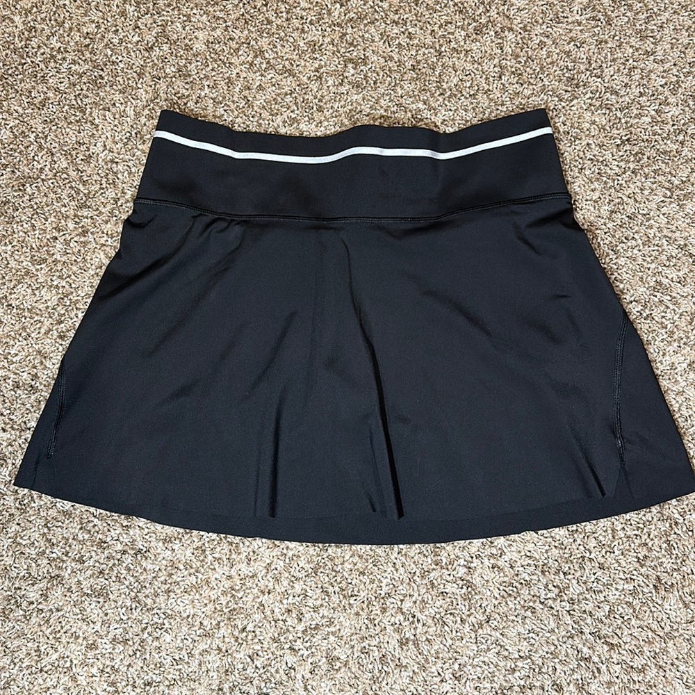 Black Athleta golf/tennis skirt with built in no slip spandex shorts!